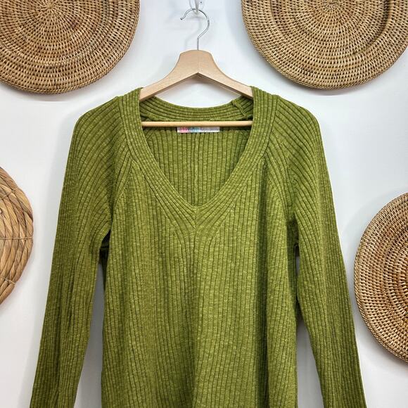 Free People Beach Green V-Neck Ribbed Knit Side Slit Sweater Medium Boho - Picture 3 of 7